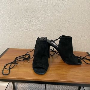 Steve Madden Lace Up heels!